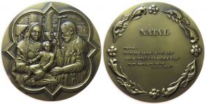 Heilige Maria und Josef mit dem Jesuskind vor Stadtsilhouette - 1979 - Medaille  gußfrisch